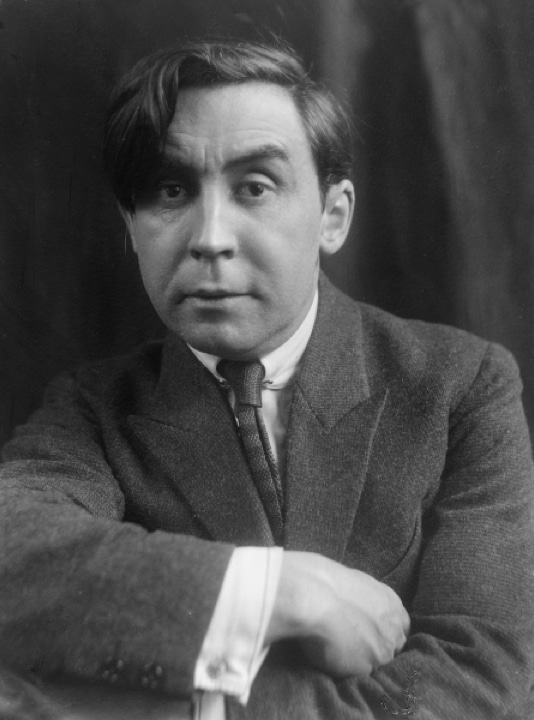 https://www.philob.com/wp-content/uploads/2021/12/Albert_Gleizes_c.1920_photograph_by_Pierre_Choumoff.jpg