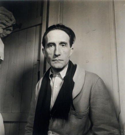 https://www.philob.com/wp-content/uploads/2021/12/Duchamp_portrait.jpeg