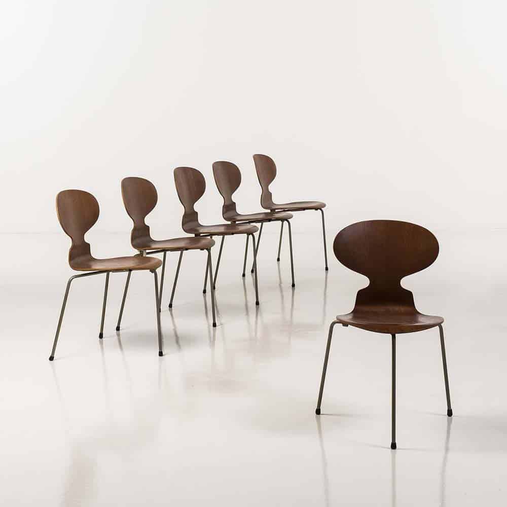 Chaises foumi d'Arne Jacobsen