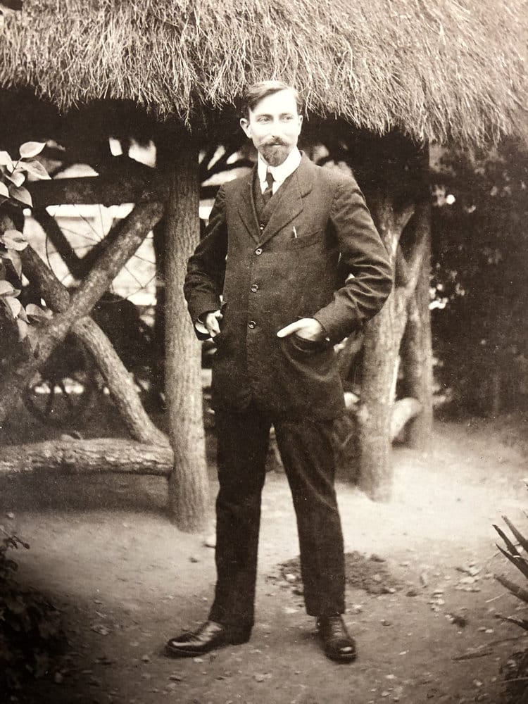 https://www.philob.com/wp-content/uploads/2021/12/HenriRousseauSaint-Andre-de-lEureete1911.jpg