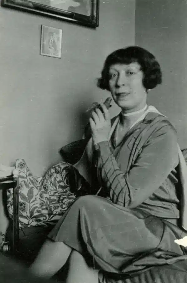 https://www.philob.com/wp-content/uploads/2021/12/Marie_Laurencin_portrait_photo_Fonds_Alain_Bouret.webp