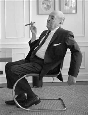 https://www.philob.com/wp-content/uploads/2021/12/Mies_van_der_rohe_portrait.jpg