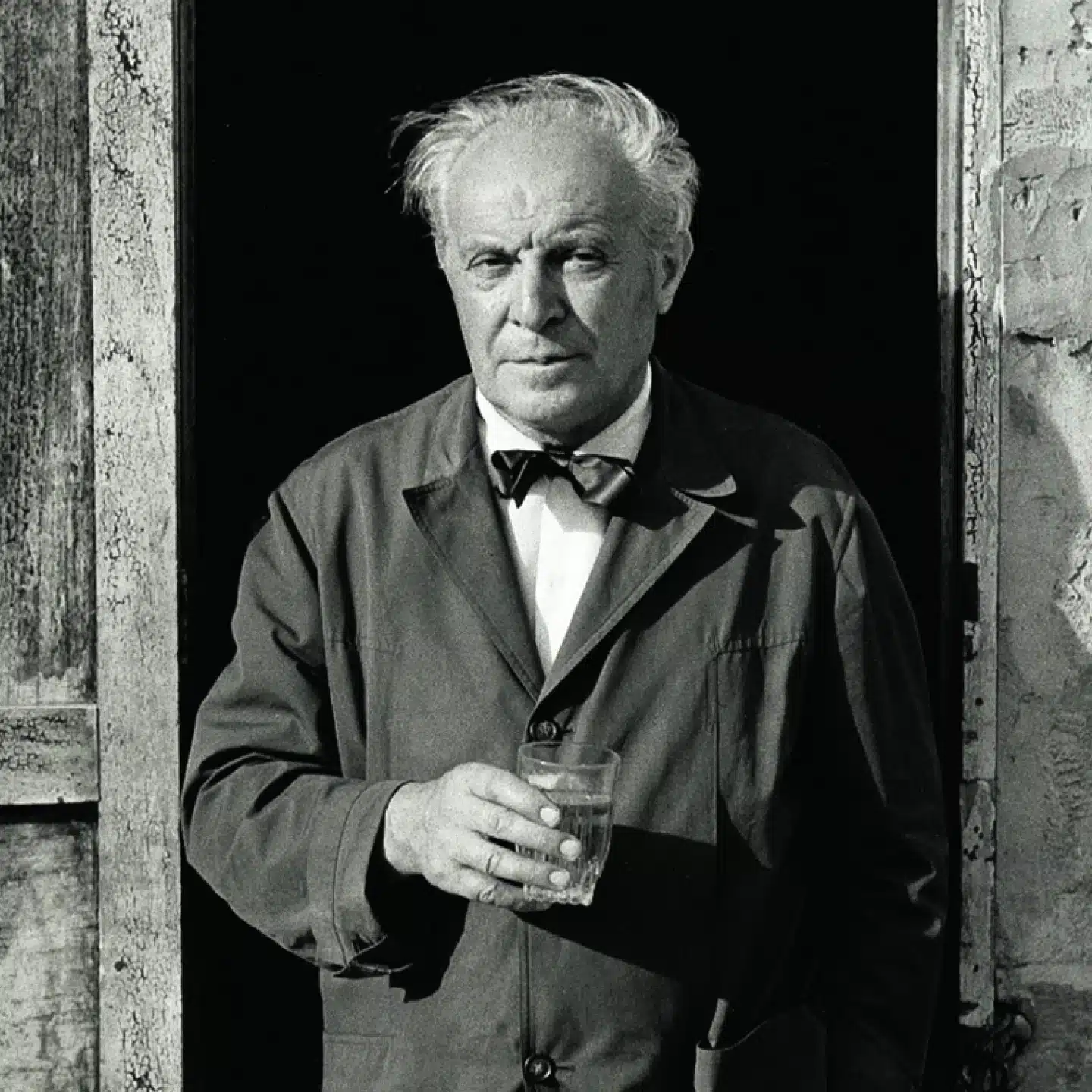 https://www.philob.com/wp-content/uploads/2021/12/OPs_W42_Ottobre_TakumiGioPonti_History_01_D.webp