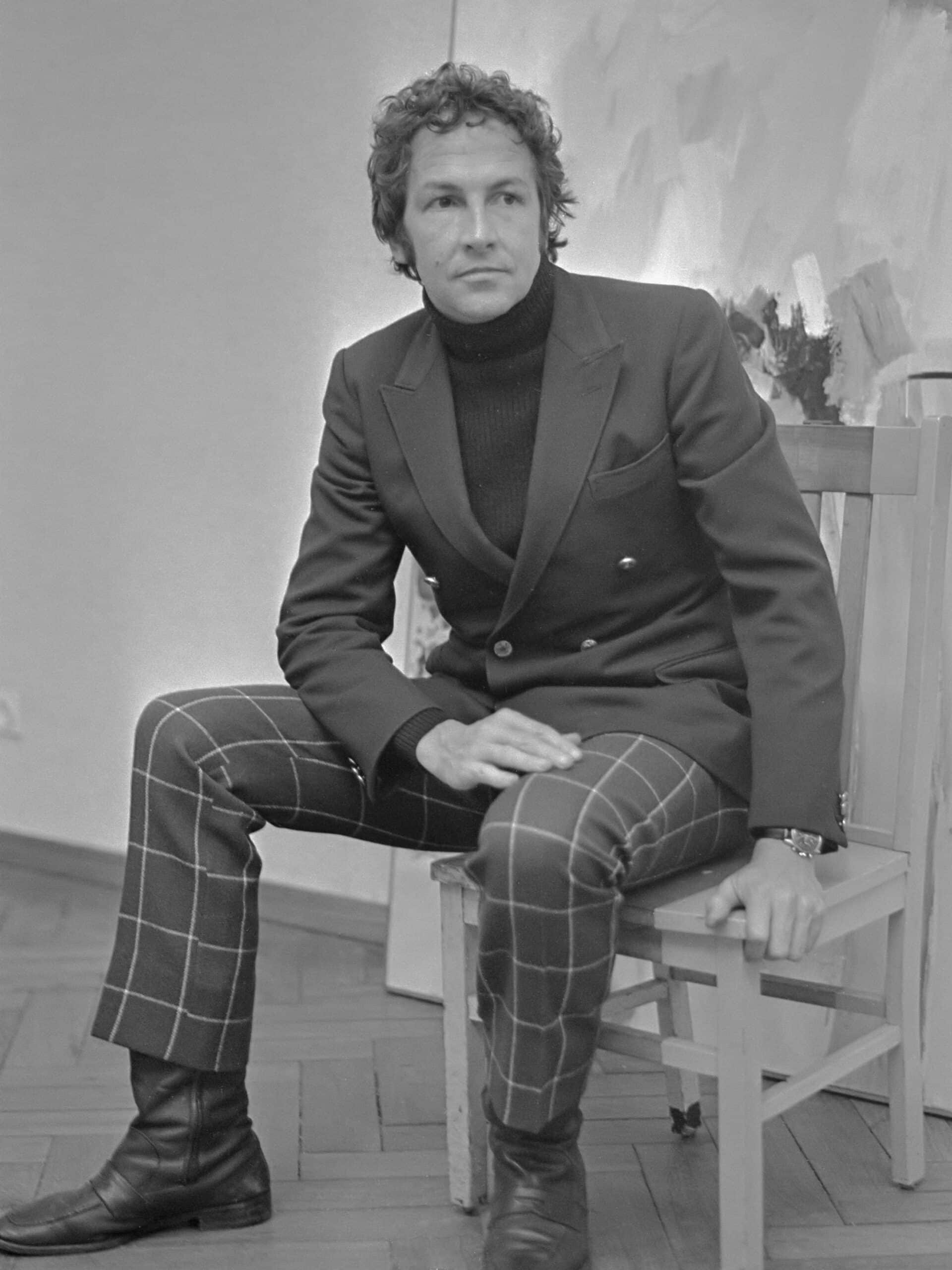 https://www.philob.com/wp-content/uploads/2021/12/Robert_Rauschenberg_1968-scaled.jpg