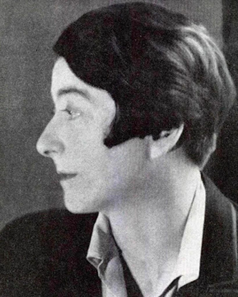 https://www.philob.com/wp-content/uploads/2021/12/TheInvisibleCollection_EileenGray_Portrait-819x1024-1.jpg