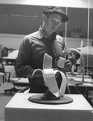 https://www.philob.com/wp-content/uploads/2021/12/claes-oldenburg.jpg