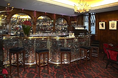 Bar du Crillon sculpté par César