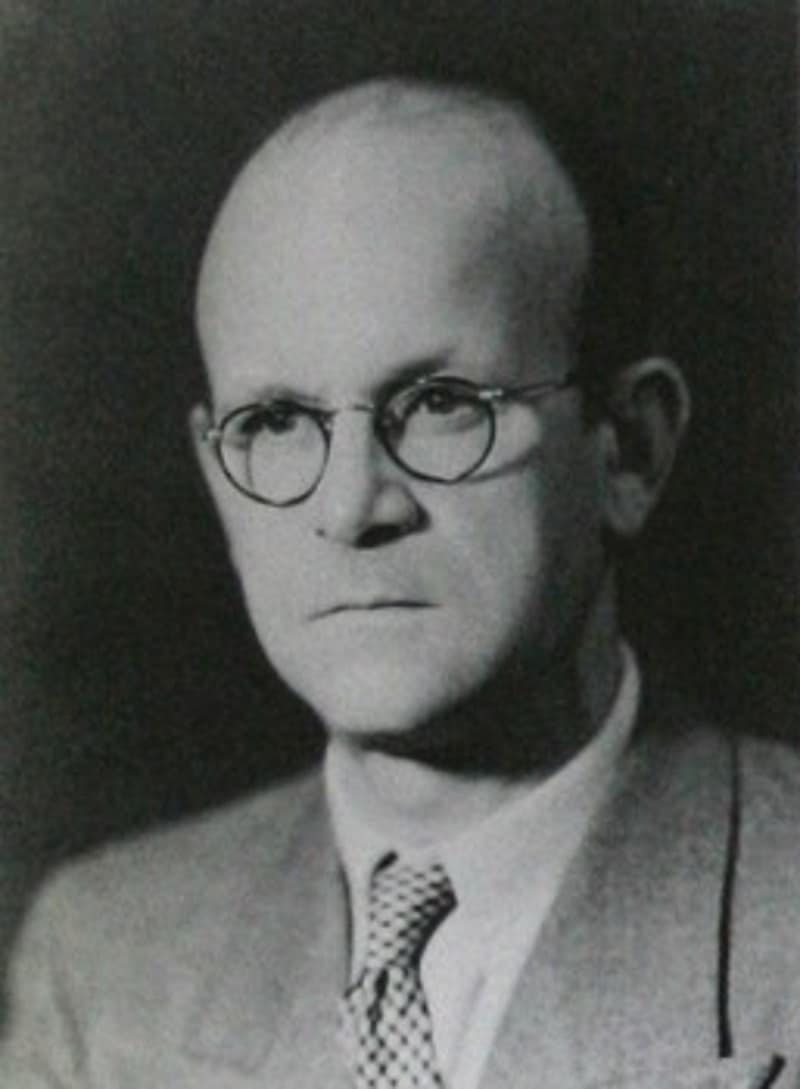 https://www.philob.com/wp-content/uploads/2023/08/Groult_portrait.jpg
