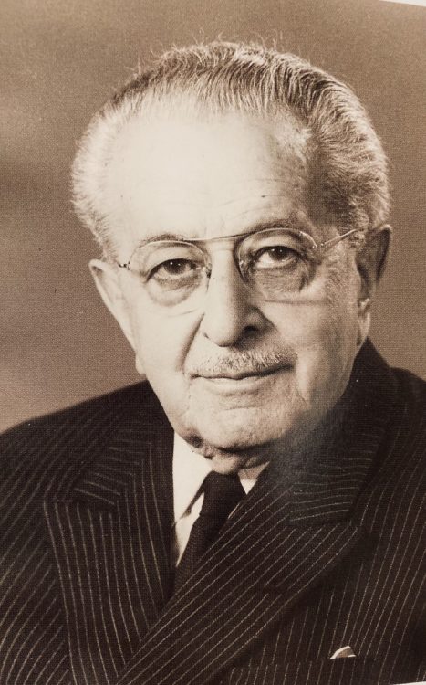 https://www.philob.com/wp-content/uploads/2024/11/Coard_Marcel_portrait-467x750-1.jpg