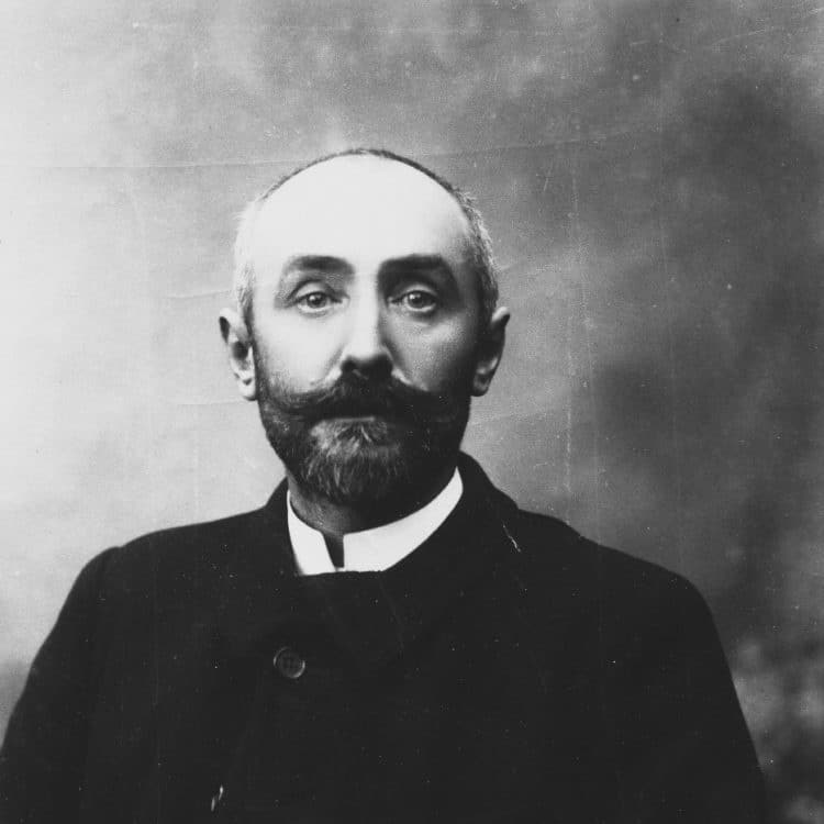 https://www.philob.com/wp-content/uploads/2024/11/Moret_Henri_portrait-750x750-1.jpg